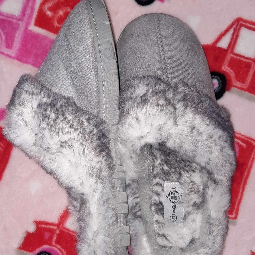 SOLD Sole Mates Gray Faux Sherpa Slippers